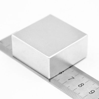 Gezinterde zeldzame aardmagneet Proefsterke permanente vierkantmagneet 50*50*25