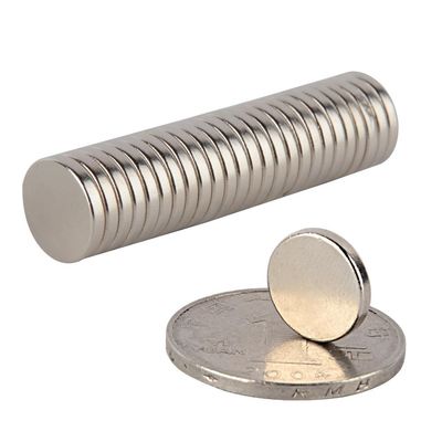 Op maat gemaakte magnetisme richting Ronde schijf Neodymiummagneet N35 N38 N40 N42 N45 N48 N50 N52