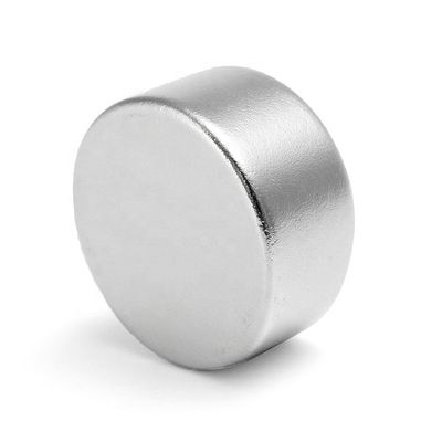 NdFeB-graad Magnetische richting Dikte Aanpasbare grootte Gesinterde schijf Permanente magneet