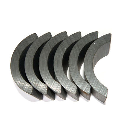 ±0,01 mm Tolerantie Volledig Ferriet Arc Keramische Curve Magnet voor Motor