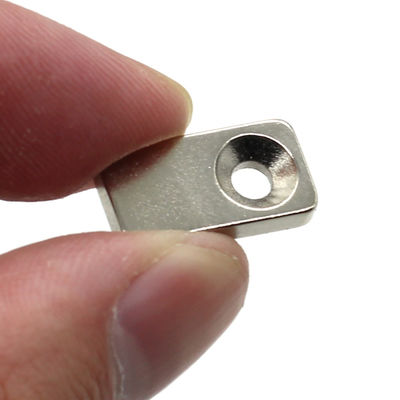 Op maat gemagnetiseerde richting N35 Sterk Neodymium Zeldzame Aarde Block Countersunk Magnet