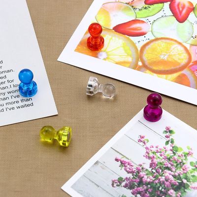 Op maat gemaakte kleuren Plastic Neodymium Magnetic Push Pin voor kantoormagneten