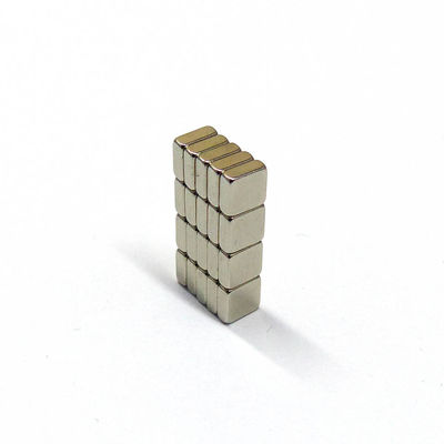 Samengestelde neodymiummagneet Kleine blok 20x20x10 mm voor langdurige magnetische oplossingen