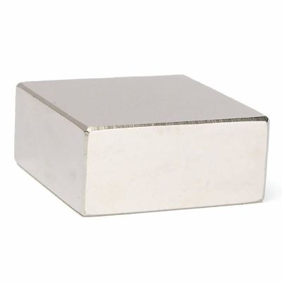 Gezinterde zeldzame aardmagneet Proefsterke permanente vierkantmagneet 50*50*25