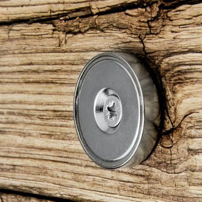Op maat gemaakte supersterke NdFeB-potmagneet met permanent tegenverzonken gat d1 5,5 mm