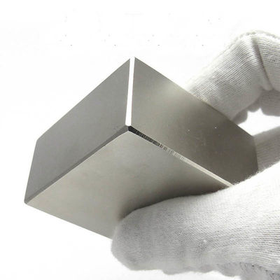 Hoogmagnetische flux gesinterd neodymium vierkantmagneetblok in aangepaste kwaliteit N35-N52