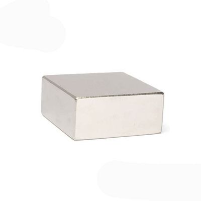 Hoogmagnetische flux gesinterd neodymium vierkantmagneetblok in aangepaste kwaliteit N35-N52