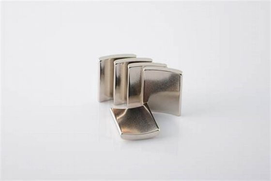 Op maat gemaakte NdFeB-composite gebogen magneet voor permanente magneet borstelloze DC-wielmotor