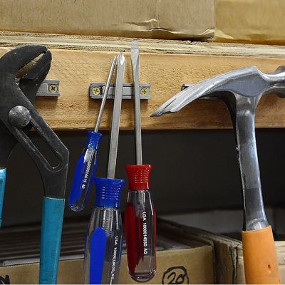 Industriële kwaliteit N52 vierkant NdFeb-potmagneet met tegenonderzinken gat en nikkelcoating