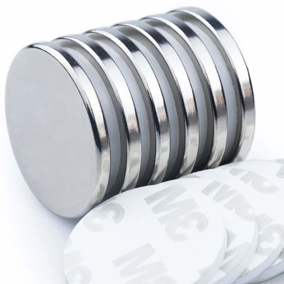 NiCuNi-gecoate aangepaste NdFeB-magneet N35 N42 N48 N52 Neodymium schijfmagneten met 3M-lijm