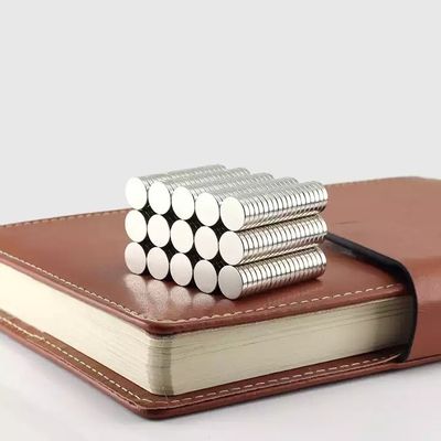 N52 Neodymium Disc Magnet met nikkelcoating met ±3% Tolerantie en aangepaste sterkte