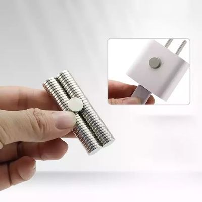 N52 Neodymium Disc Magnet met nikkelcoating met ±3% Tolerantie en aangepaste sterkte