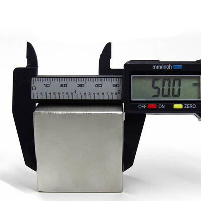Industriële magneetblok Neodymium NdFeb 50x50x25 mm met sterke magnetische eigenschappen