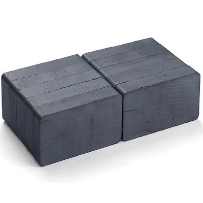 Aanpasbare zwarte rechthoekige ferrietmagneten met buigvastheid kgf/mm2 van 5-10