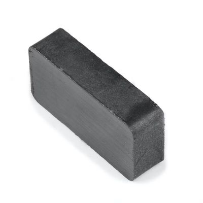 Aanpasbare zwarte rechthoekige ferrietmagneten met buigvastheid kgf/mm2 van 5-10