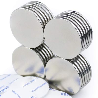 Ronde schijfmagneet gemaakt met een permanente NiCuNi-coating op 3M zelfklevend magnetisch plaatje