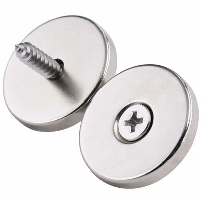 Gouden aangepaste neodymiummagneet met een gat tegen het zinken en een axiale magnetische richting