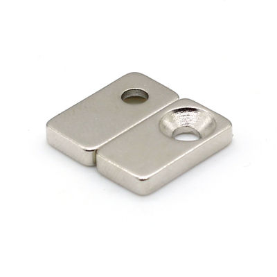 Op maat gemagnetiseerde richting N35 Sterk Neodymium Zeldzame Aarde Block Countersunk Magnet