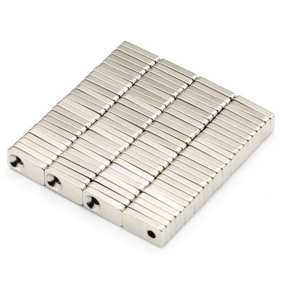 Op maat gemagnetiseerde richting N35 Sterk Neodymium Zeldzame Aarde Block Countersunk Magnet