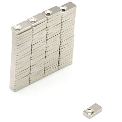 Op maat gemagnetiseerde richting N35 Sterk Neodymium Zeldzame Aarde Block Countersunk Magnet