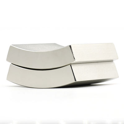 Aanpassen van de graad ± 0,05 mm Tolerantie Neodymium boogsegment magneet voor windgeneratoren
