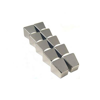 Gepersonaliseerde grootte N48 Neodymium trapeziummagneet voor temperatuur vibrator windgenerator