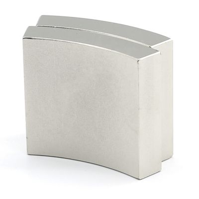 Industriële aangepaste NdFeB-magneet met kwaliteit N52 en aangepaste magnetische richting