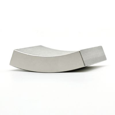 Industriële aangepaste NdFeB-magneet met kwaliteit N52 en aangepaste magnetische richting