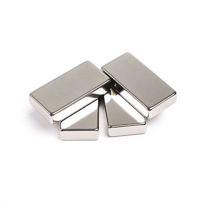 Dikte Magnetismerichting N52 NdFeB-blok Neodymiummagneet voor industrieel gebruik
