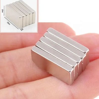Rechthoekige dunne magneet 20x10x3mm 3.3kg Kracht voor maximale werktemperatuur 80 Centigrade