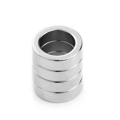 Compositief diametraal gemagnetiseerde ringmagneten met een hoge magnetiseringssterkte